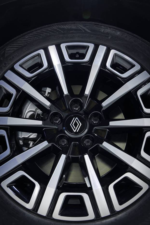 FOTO Povratak legende: Vratio se Renault 4. Veći je od Clija, ide na struju ima i pomični krov