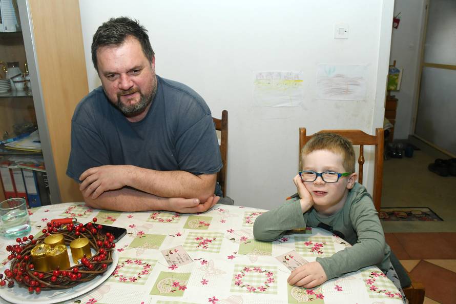 Petrinja: 5-godišnji Bartol s roditeljima je pripremao jela za volontere koji su pomagali nakon potresa