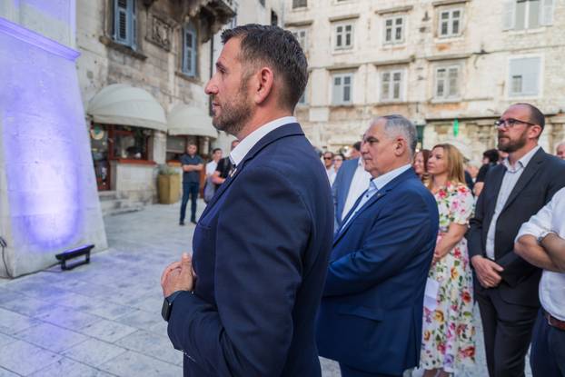 Split: Otvorenje izlo&zcaron;be "Vrhovi dubina" 
