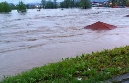 BiH: Poplave i dalje ugrožavaju sjever zemlje, izlila se Sana