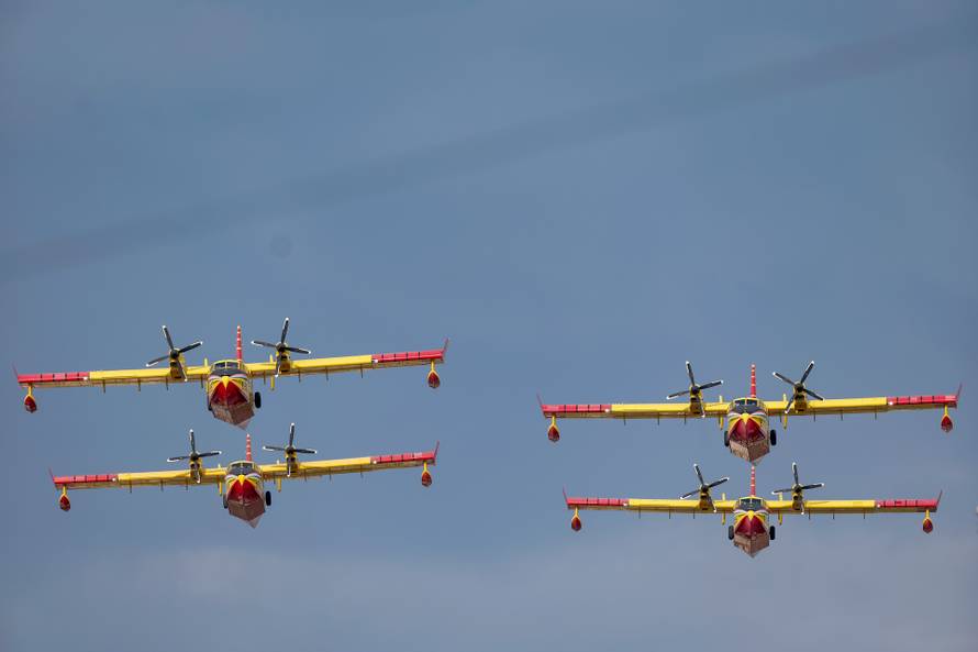 Zagreb: Prelet helikoptera i zrakoplova  tijekom svečanog obilježavanja 30. obljetnice VRO Oluja