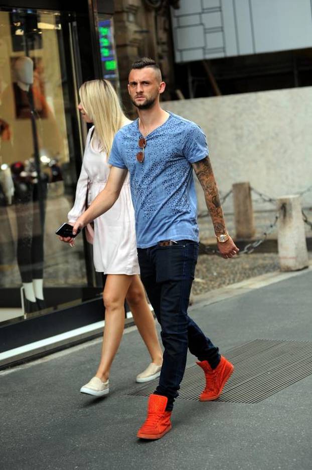 Milan, Marcelo BrozoviÄ and girlfriend strolling downtown