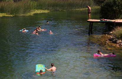 Duga Resa: Spas od ljetnih vrućina mnogi su potražili u Mrežnici