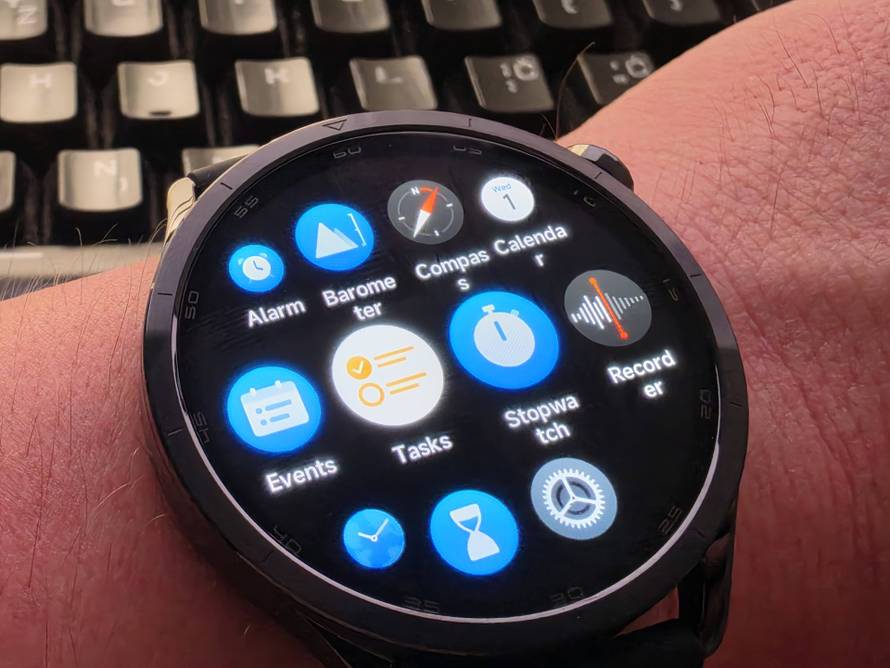 Testirali smo Xiaomi Watch S5: Odlično izgleda, a baterija traje