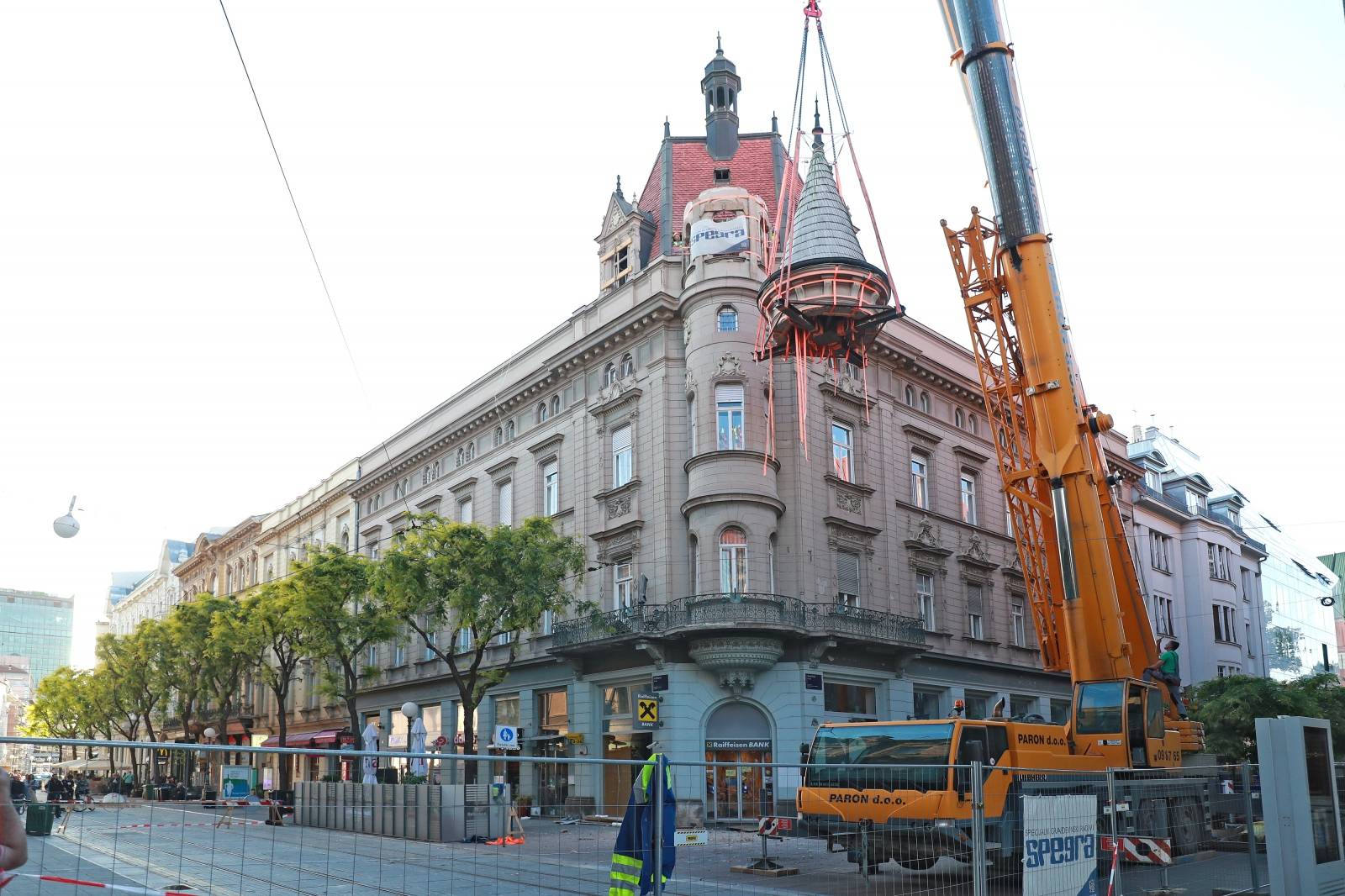 Zagreb: Skidanje kupole na križanju Kurelčeve i Jurišićeve ulice