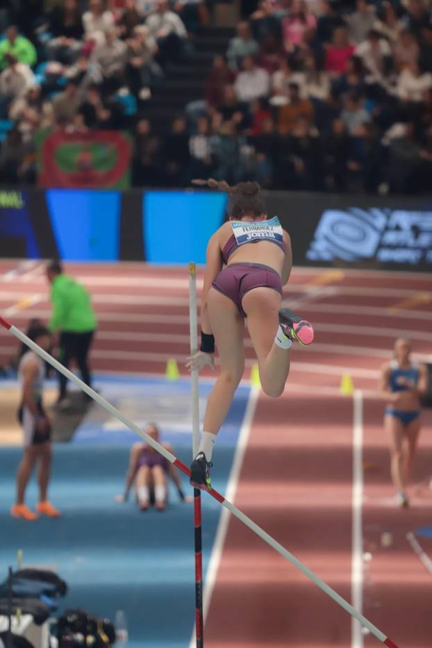 Madrid, Spain, 23rd February, 2025: The athlete, Clara Fernández (Nike Running Club) in the pole vault final during Day 3 of the 2025 Spanish Short Track Championships, on February 23, 2025, at the Gallur Municipal Sports Center, in Madrid, Spain. Credit: