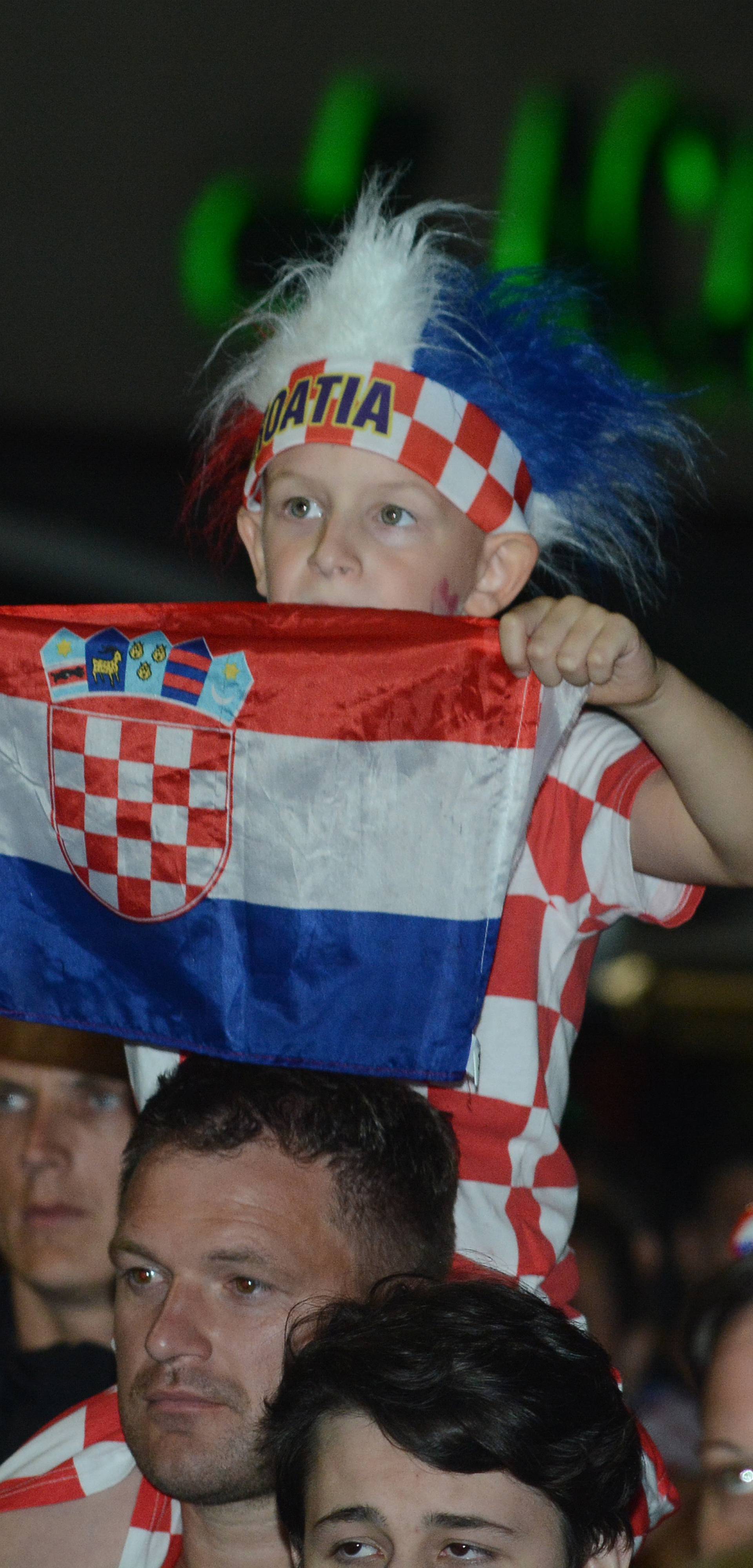 Sisak:  Slavlje navijaÄa nakon pobjede Hrvatske protiv Engleske