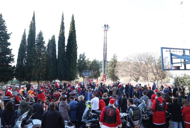 Šibenik:  Motomrazovi tradicionalno u predboži?no vrijeme darivali Centar za odgoj i obrazovanje Šubi?evac