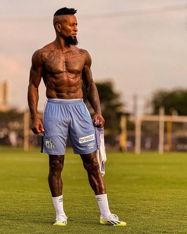 FOTO Bivša ikona Bayerna s 51 na leđima je kao Terminator!