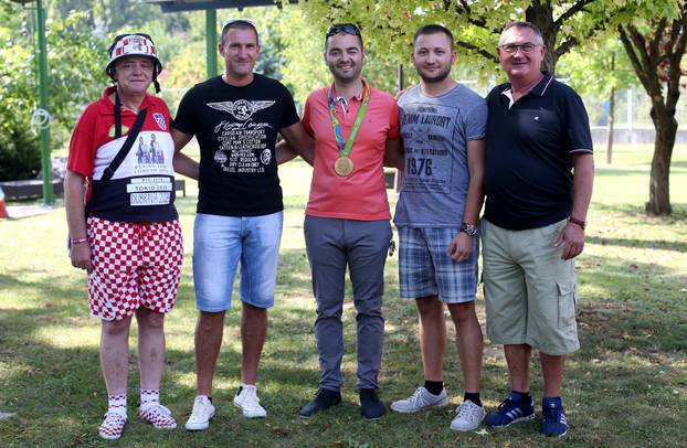 Zagreb: Josip Glasnovi? u krugu obitelji i prijatelja proslavio osvojenu zlatnu medalju na OI