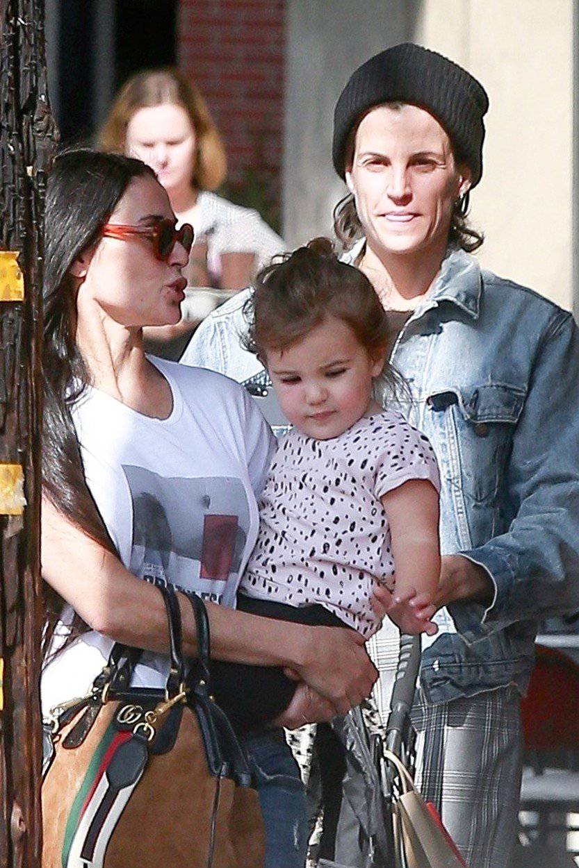 *PREMIUM-EXCLUSIVE* Demi Moore spends some quality time shopping with her rumored adopted daughter