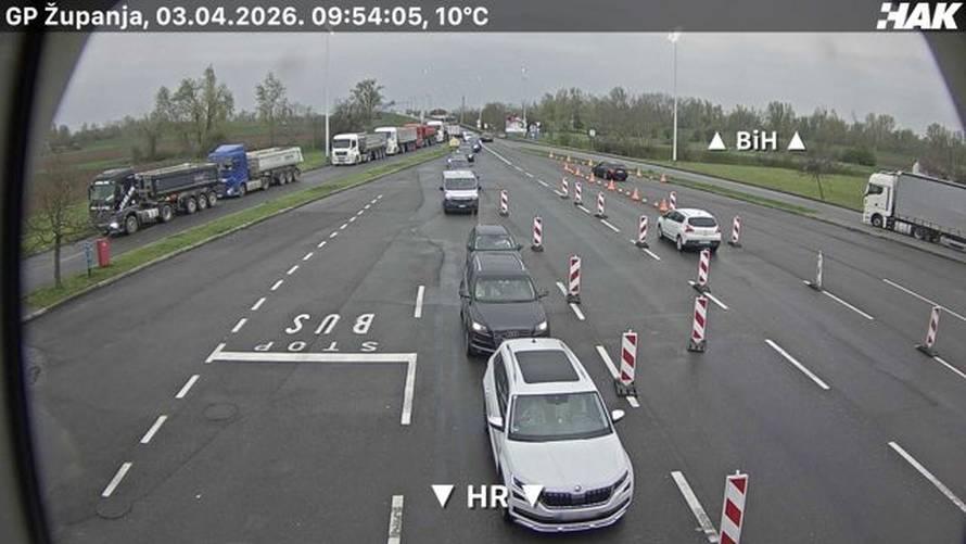 FOTO Na granicama višesatne kolone uoči uskrsnog vikenda