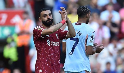 VIDEO Anfield se oprostio od Salaha u suzama: Kleknuo pred navija&ccaron;ima i zahvalio se svima