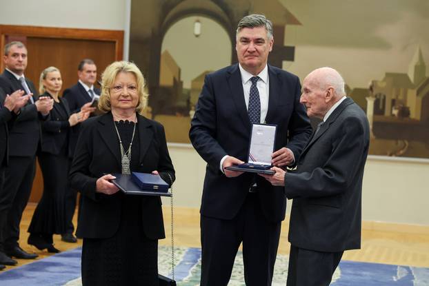 Zagreb: Zoran Milanović uručio odlikovanja i priznanja zaslužnim pojedincima i organizacijama iz područja kulture, znanosti, sporta i gospodarstva