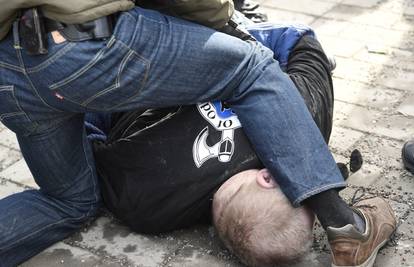 Napao finskog ministra, policija ga je svladala i bacila na pod