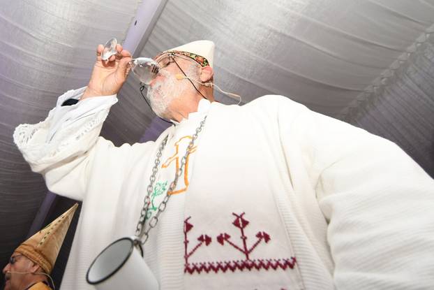 Križevci: Krštenje vina okupilo je 50-ak biskupa Svetih Martina iz cijele Hrvatske