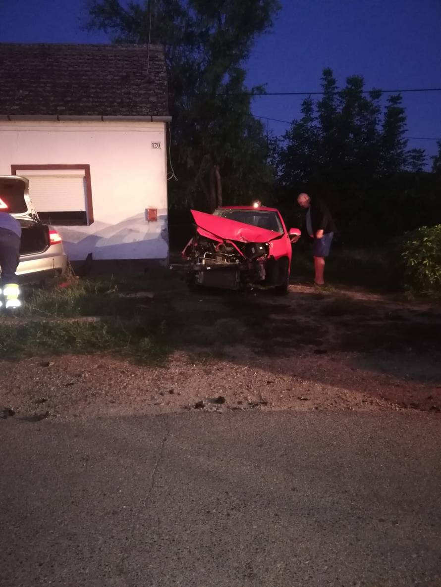 Mladić (18) pijan pokupio dva auta  pa se zabili u kuću: 'Sve se streslo, mislili smo da je potres'