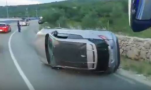 Srećom nema mrtvih: Auto se prevrnuo, žena lakše ozlijeđena