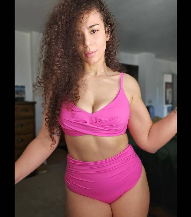 FOTO Ona je 'Bomba', doslovno. Nekad je najavljivala borbe pa promijenila posao. I voli kečera