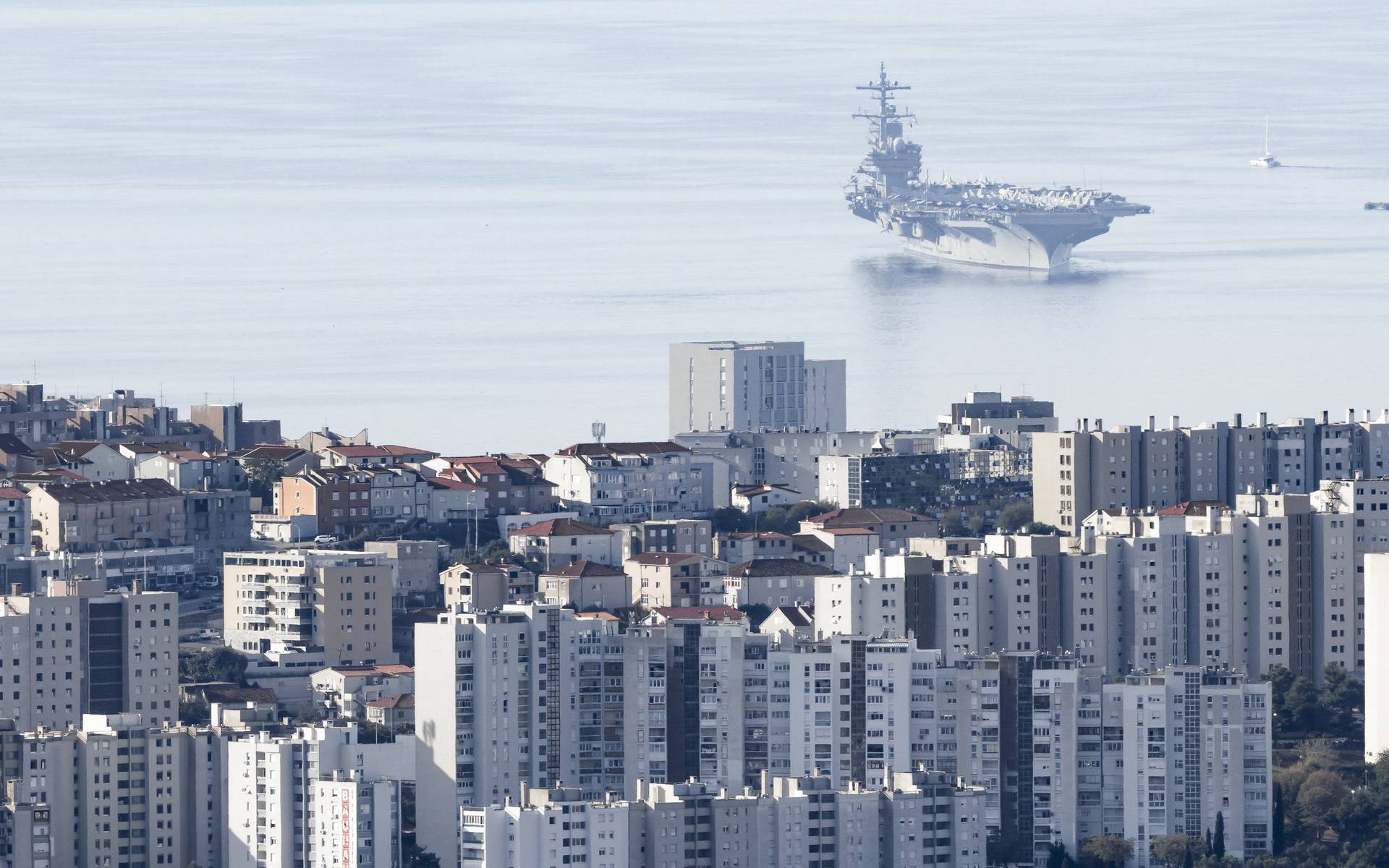 U Split uplovio najveći američki nosač aviona USS George H.W. Bush 