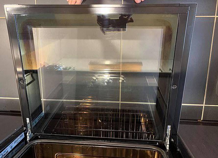 S polovicom limuna očistite pećnicu: Blistat će se kao nova!