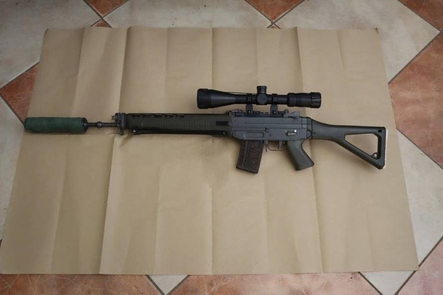 Puške, prigušivači... evo što su našli tipovima u Sesvetama!