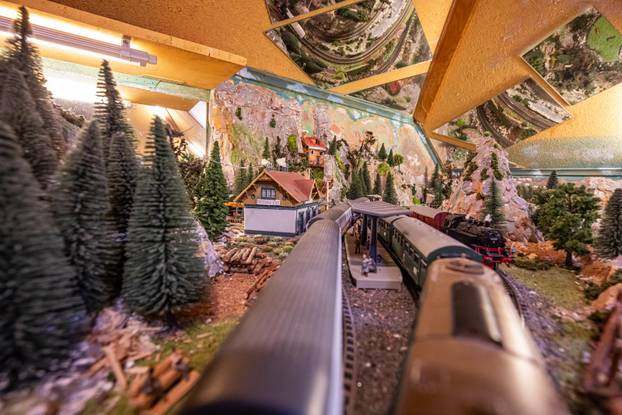 Oživio željeznicu koja je povezivala Konavle s Bečom: Pero je bajkovitu maketu gradio 12 godina