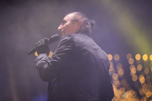 Željko Bebek i Baby Lasagna uvelu su Split u Novu 2026. godinu uz vatromet i dronove