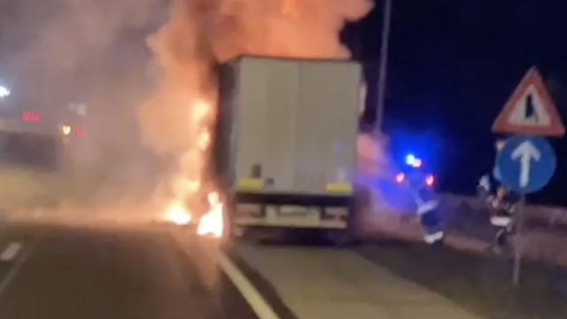 VIDEO Drama na zagrebačkoj obilaznici: Kamion u plamenu