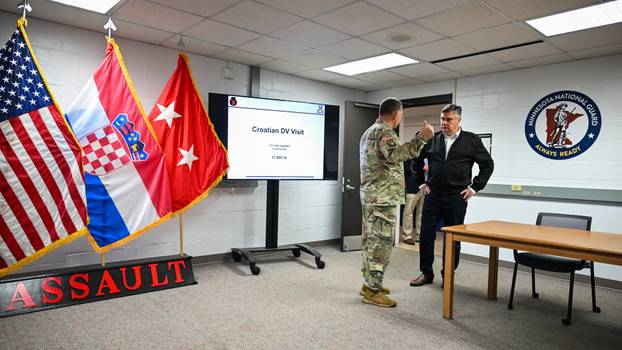 FOTO Milanović posjetio vojni kamp u Minessoti: Naši ljudi su ponosni na ovu suradnju