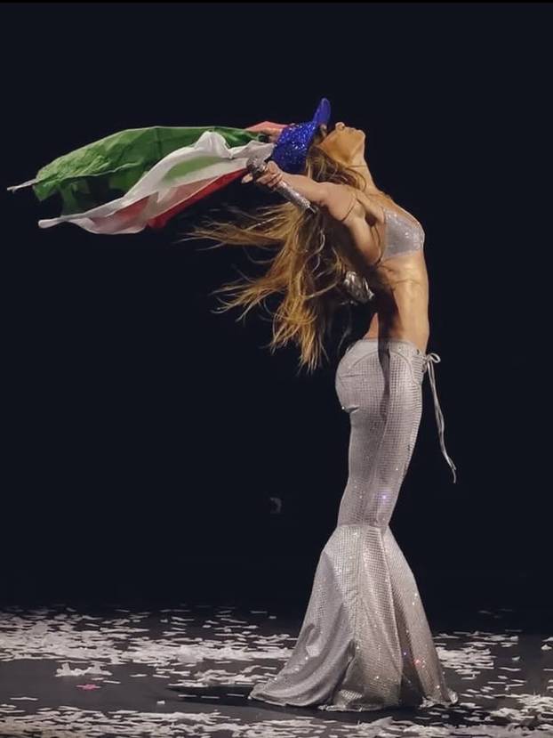 FOTO  Disciplina, snaga i ples - tajna top izgleda Jennifer Lopez