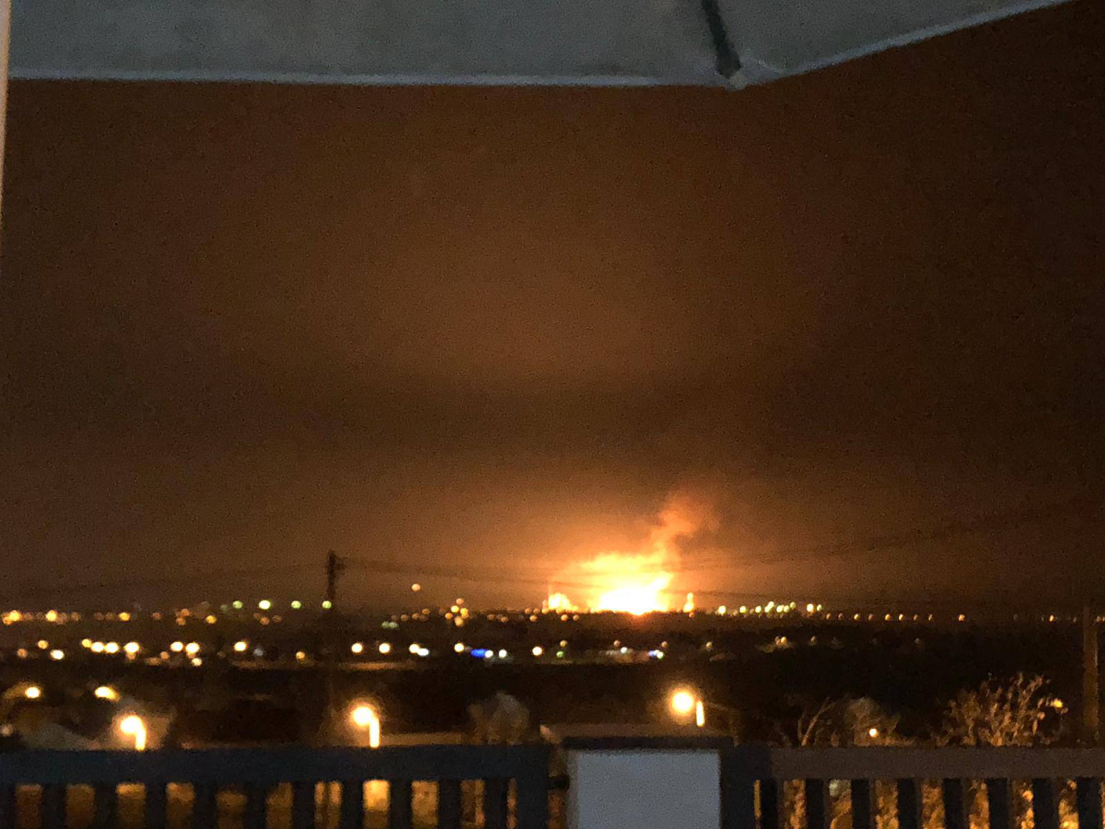 Užasni prizori: Vatra je 'gutala' dimnjake brodske rafinerije...
