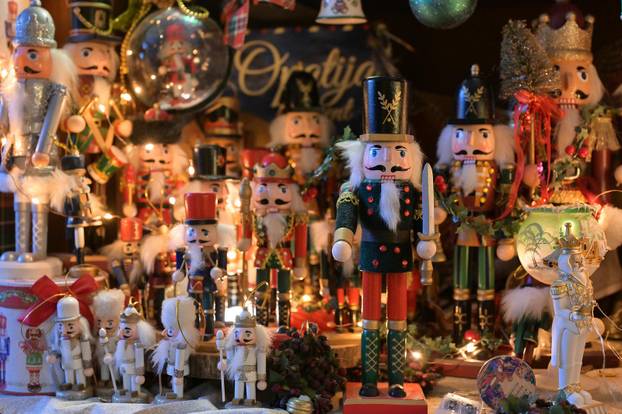 24SATA Zagreb: Stan ukrašen blagdanskim dekoracijama