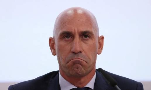 Rubiales o spornom poljupcu: Isto bih učinio i s muškarcima