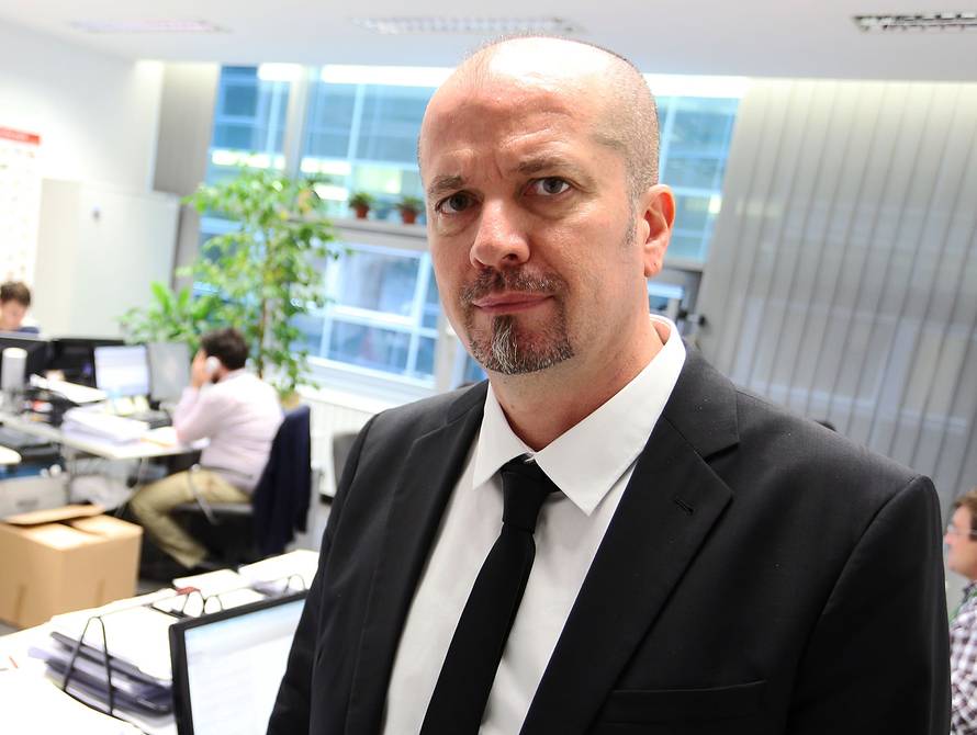 Uhljeb patnik: Plaćaju mi 15 tisuća kn i ni prstom ne mrdam