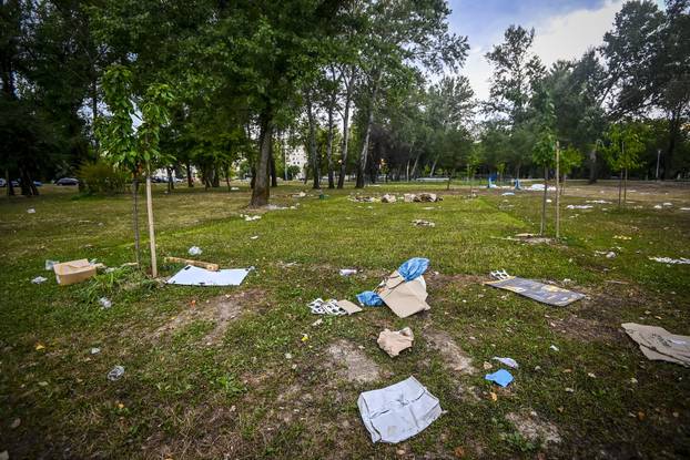 Zagreb: Uz jezero Bundek i dalje stoje hrpe otpada s koncerta i bačene hrane