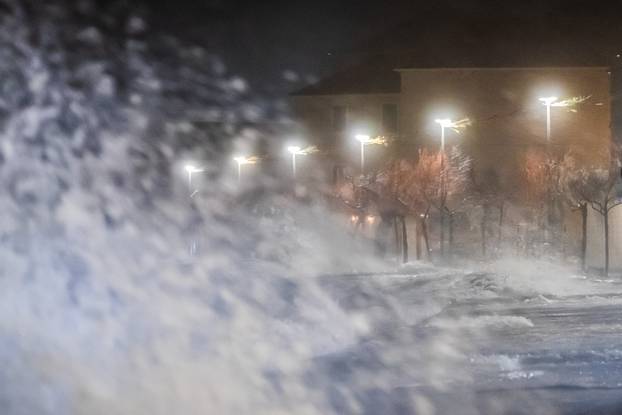 Kaštela: Ciklonalna plima poplavila rivu i okolne ulice