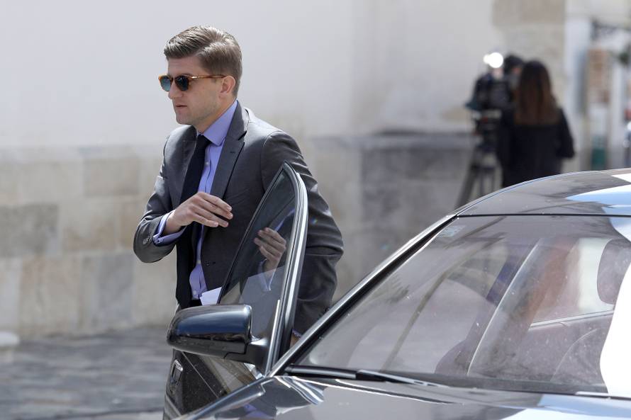 'Pratimo rast cijena goriva, vidjeti ćemo što s trošarinama'