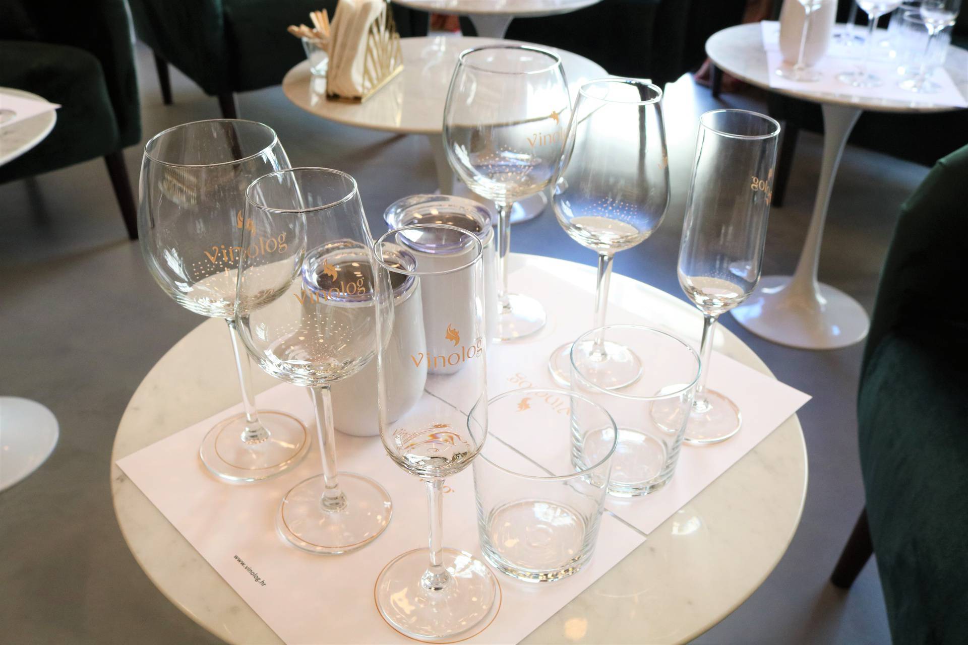 Da biste nešto naučili o vinima, morate ih piti – kušanja vina četvrtkom u Vinologu