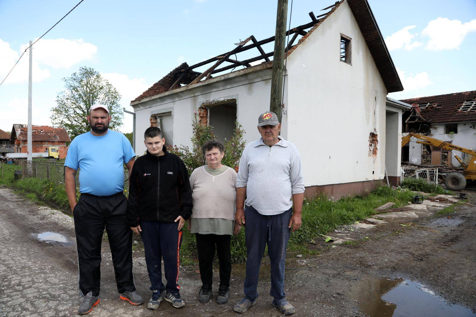 Obitelj Bakić dobiva novu kuću: 'Teško je živjeti u kontejneru'