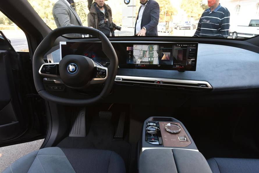 Zagreb: Predstavljen novi električni automobil BMW iX