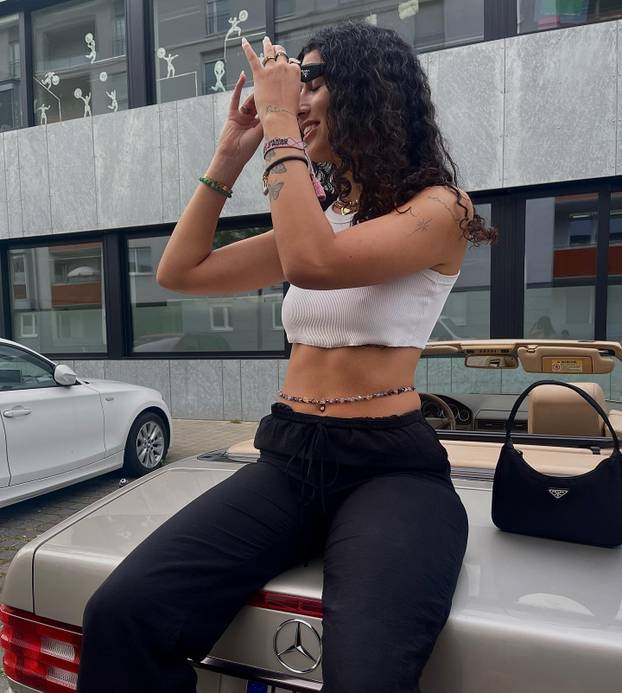 FOTO Uzeli je na zub jer se voli srediti za utakmice. Ovako im je odgovorila: 'Zar vam sve smeta'