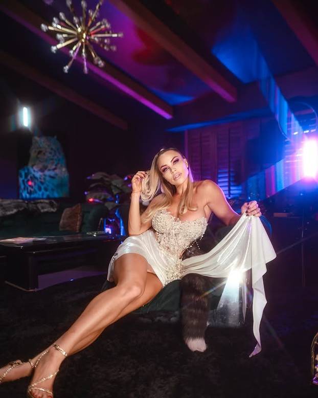 FOTO Za nju kažu da je najseksi medicinska sestra Instagrama