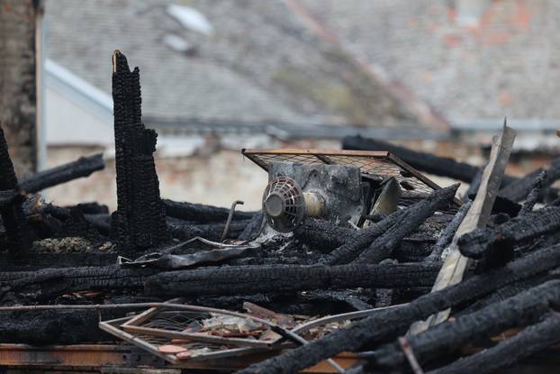 Osijek: Očevid jučerašnjeg požara na barakama uz prugu