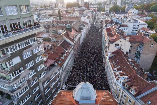 Sarajevo: Pogled iz zraka na okupljanje građana u čast Halidu Bešliću