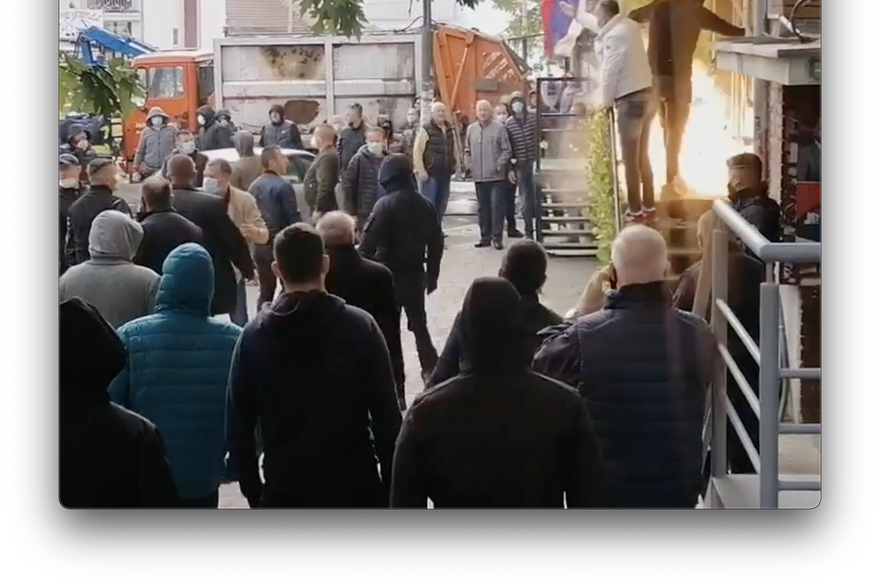 Kaos na Kosovou: Eksplozije i suzavci na ulicama Sjeverne Mitrovice
