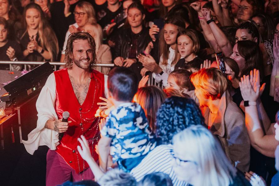 Luka Nižetić u Tvornici kulture priredio spektakularni koncert za pamćenje!