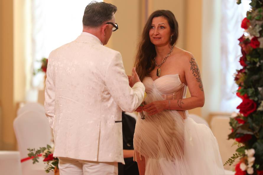 Simon tek stigao u Brak na prvu i već se nadurio, Jeanette: Ako ću se sama zabavljati, odlazim