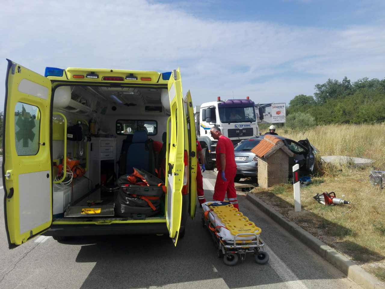 U Malinskoj se sudarili kamion i auto: Vozačica umrla u bolnici
