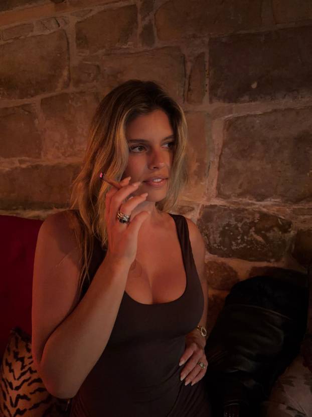 FOTO Ima svoj brend kupaćih, a kad vidite njezino savršeno tijelo, bit će vam sve jasno